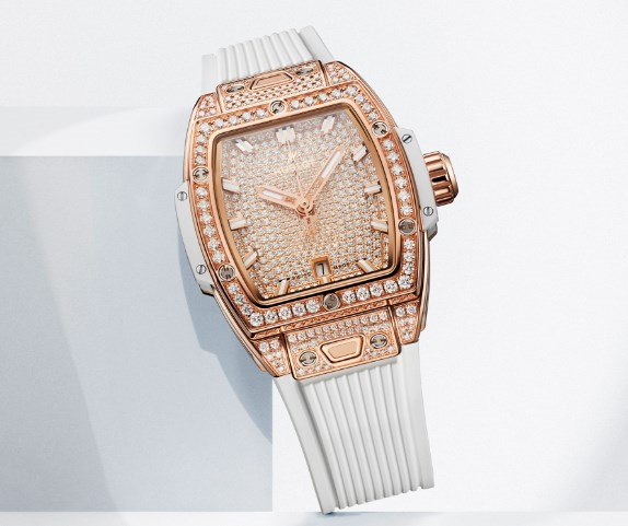 宇舶手表发条一直上不紧处理方法(解决手表走时问题的实用技巧) 宇舶手表发条一直上不紧处理方法(解决手表走时问题的实用技巧)