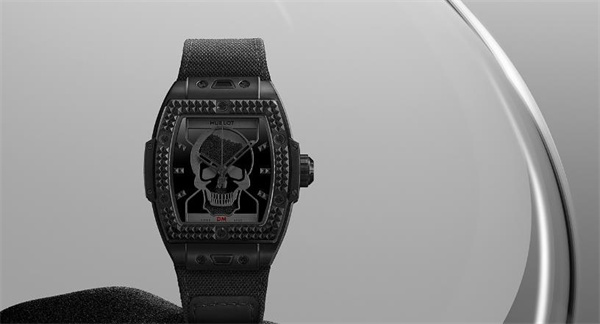 宇舶手表表蒙有划痕怎么修复