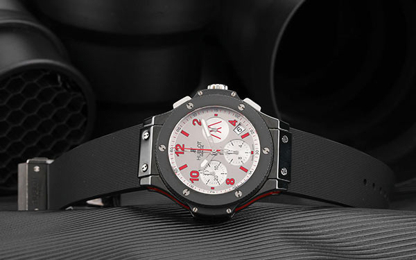 宇舶手表表蒙子坏了如何解决